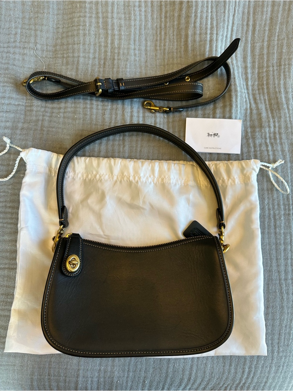 Coach Swinger Bag C0638 Black Glovetanned Leather Shoulder Bag Black Hardware